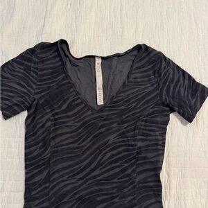 lululemon athletica Black Zebra Short Sleeve Top